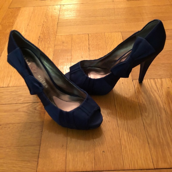 Paris Hilton Satin Pep Toe Pumps 💙 - Picture 2 of 4
